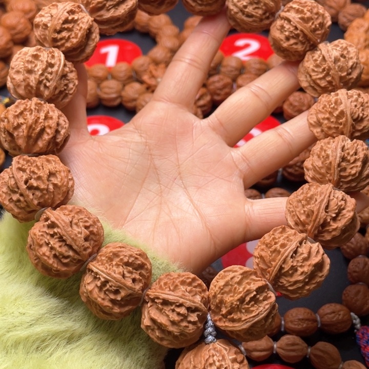 文玩核桃吊坠刺龙白茬