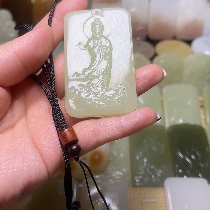 爱***物和田玉未镶嵌颈饰