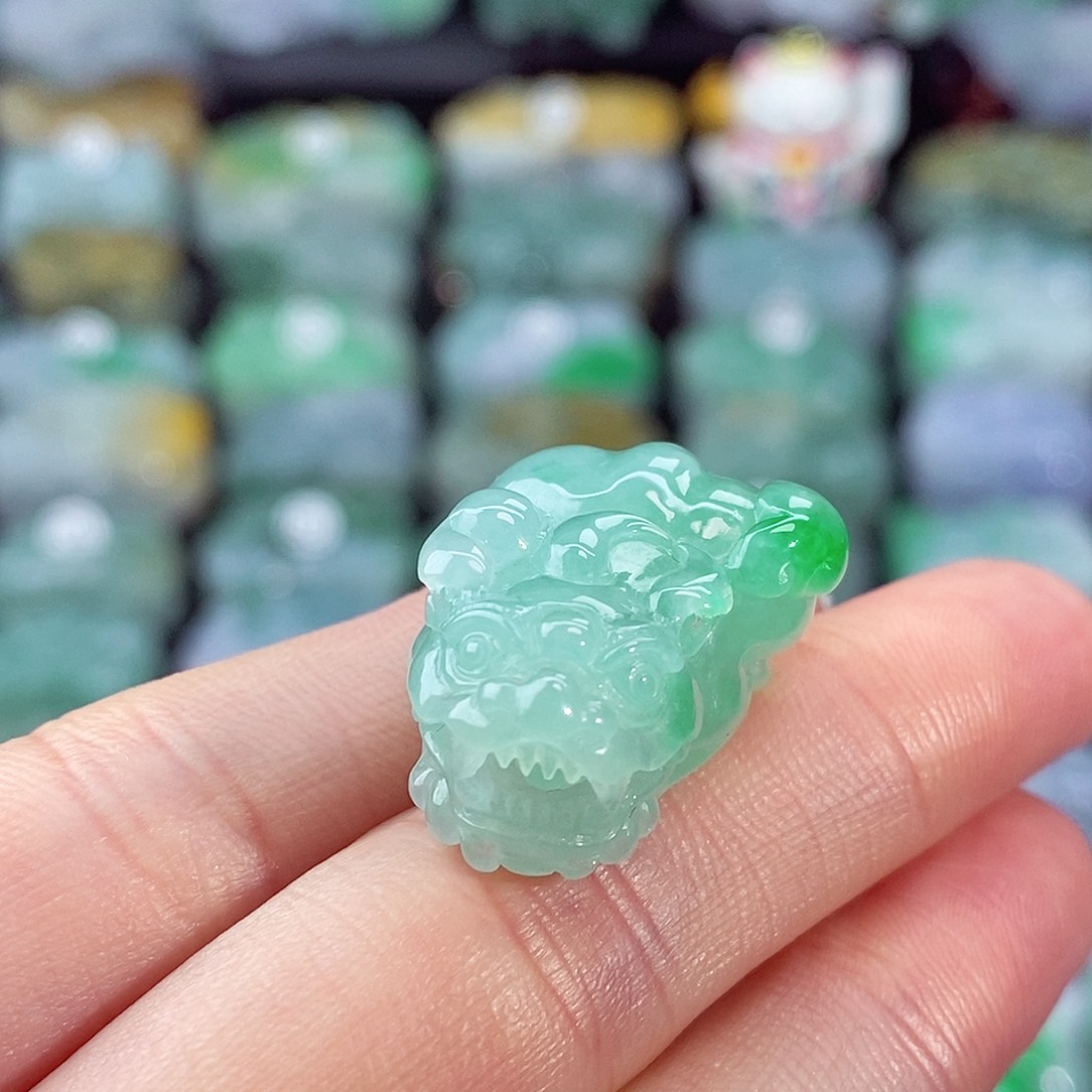 颈饰未镶嵌翡翠天然