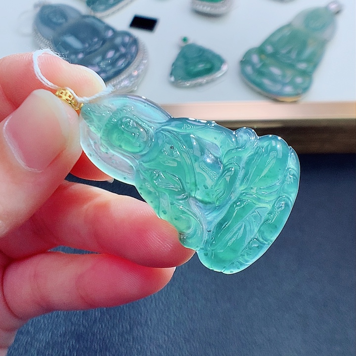 翡翠颈饰18K金镶嵌翡翠