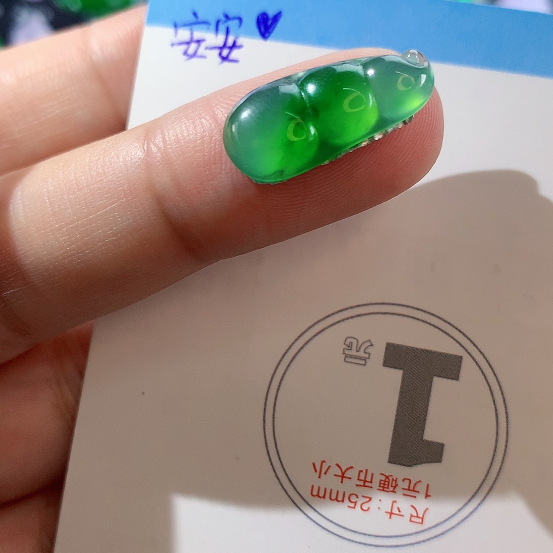 翡翠颈饰未镶嵌天然翡翠高冰豆子