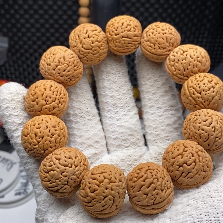 手串文玩核桃野生肉丸子桃核手串