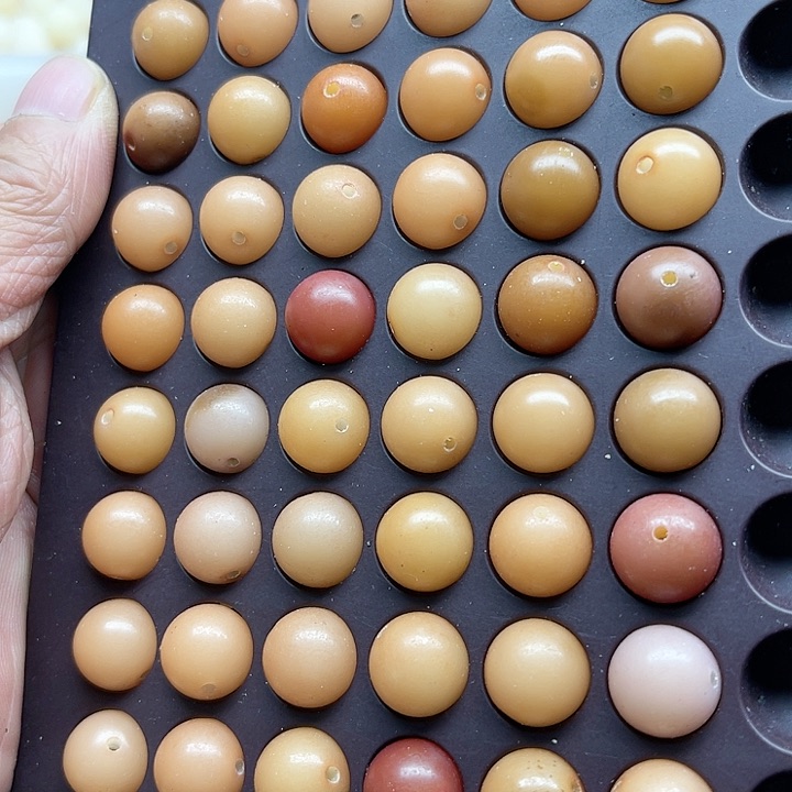 白玉菩提吊坠瑕疵13粉圆珠60颗