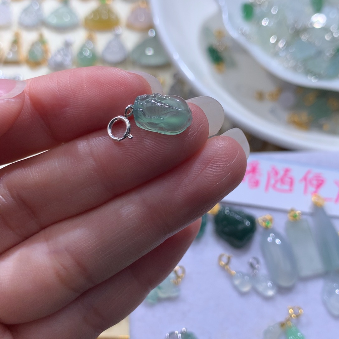 翡翠未镶嵌颈饰翡翠