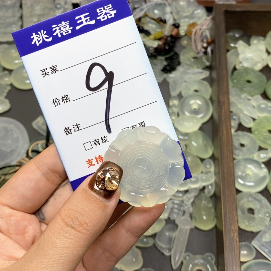 未镶嵌蛇纹石玉颈饰陈*