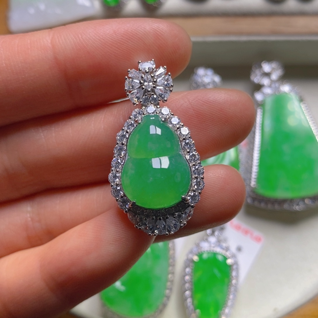 翡翠颈饰银S925镶嵌葫芦吊坠