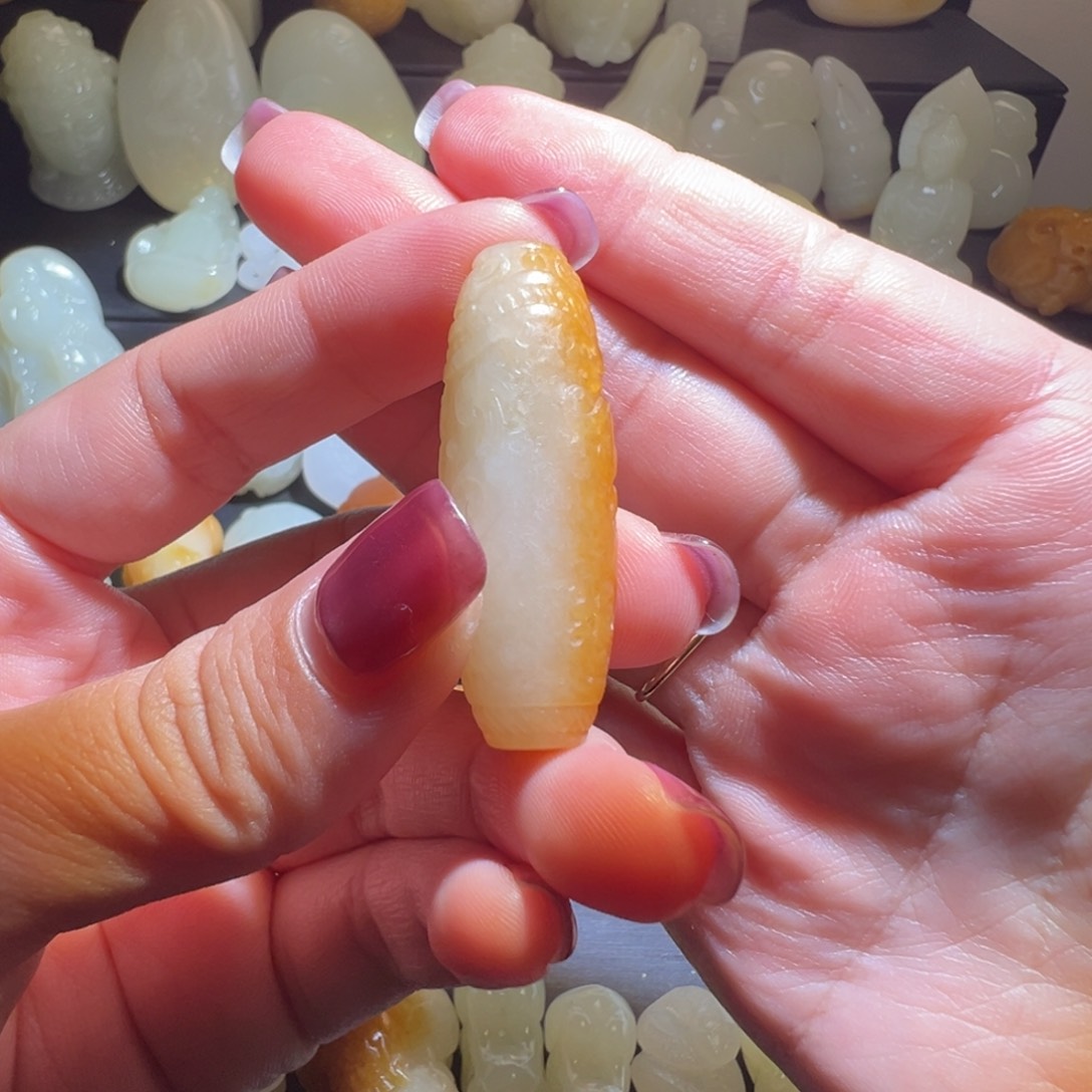 颈饰未镶嵌和田玉时**转