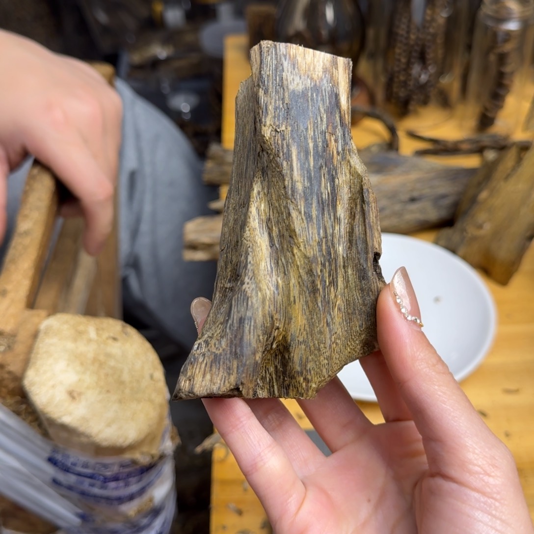 沉香沉香碎屑紫棋品种块料51克