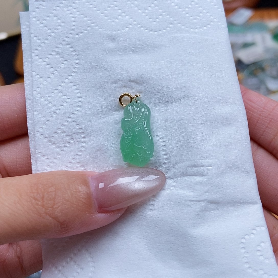 18K金镶嵌挂件翡翠闪