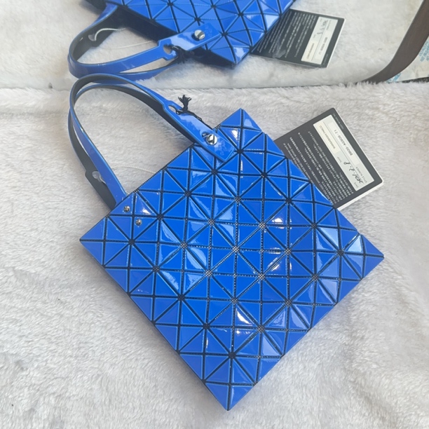 95新 Issey Miyake/三宅一生 95新蓝色小手提琴谱