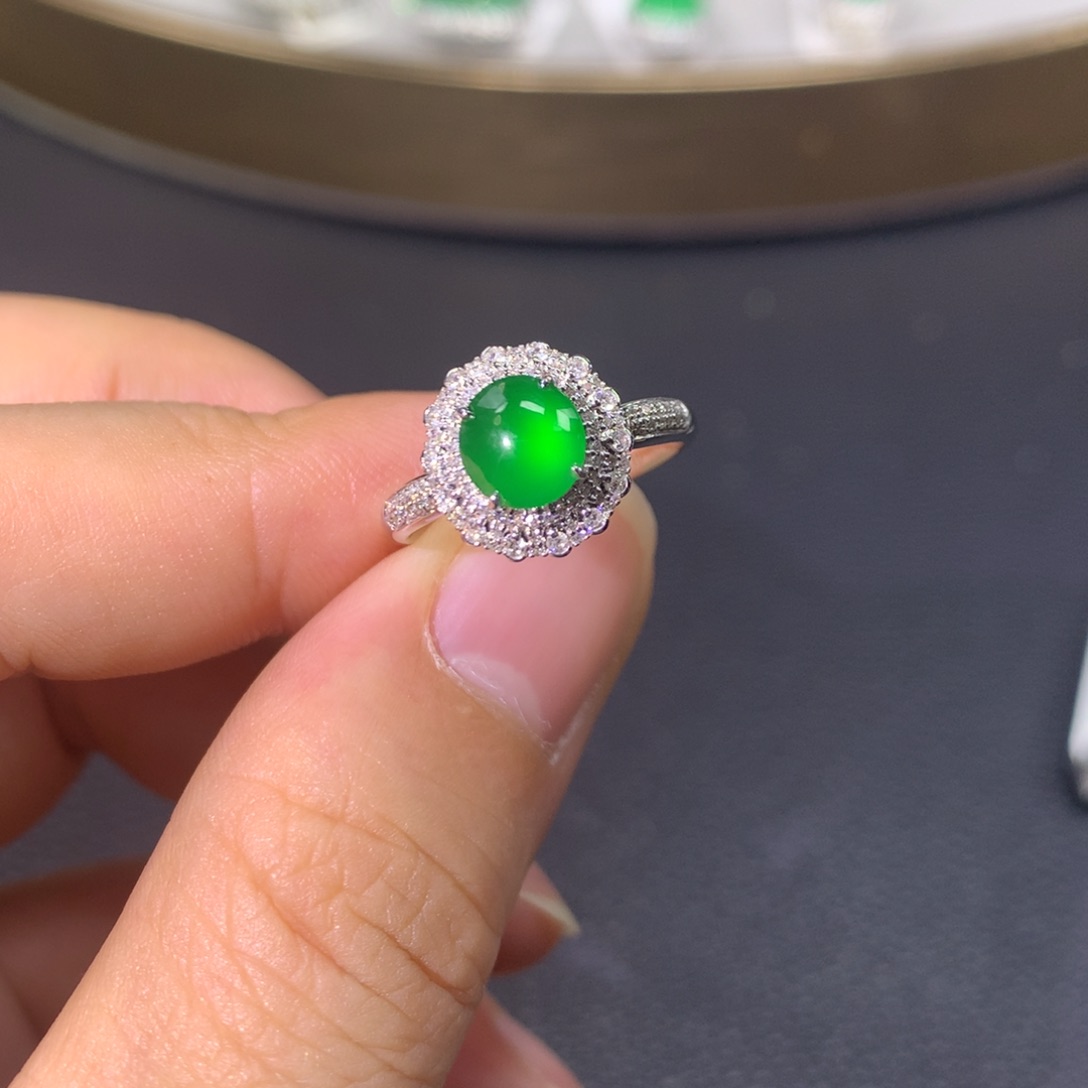 翡翠戒指18K金镶嵌翡翠