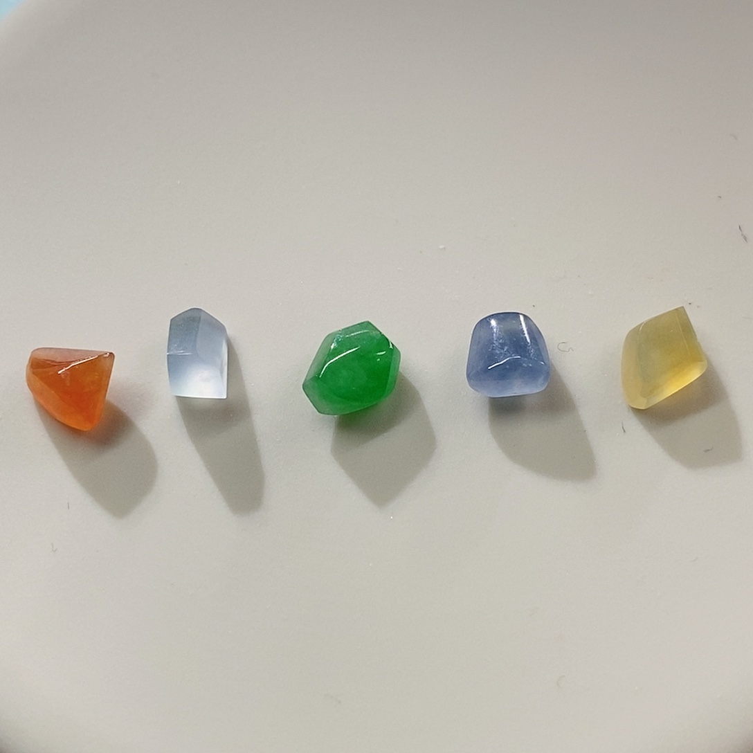 翡翠裸石高冰彩虹豆一组