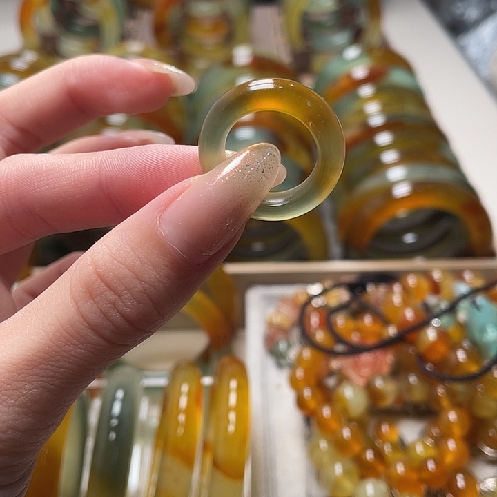 j****蛇纹石玉未镶嵌戒指