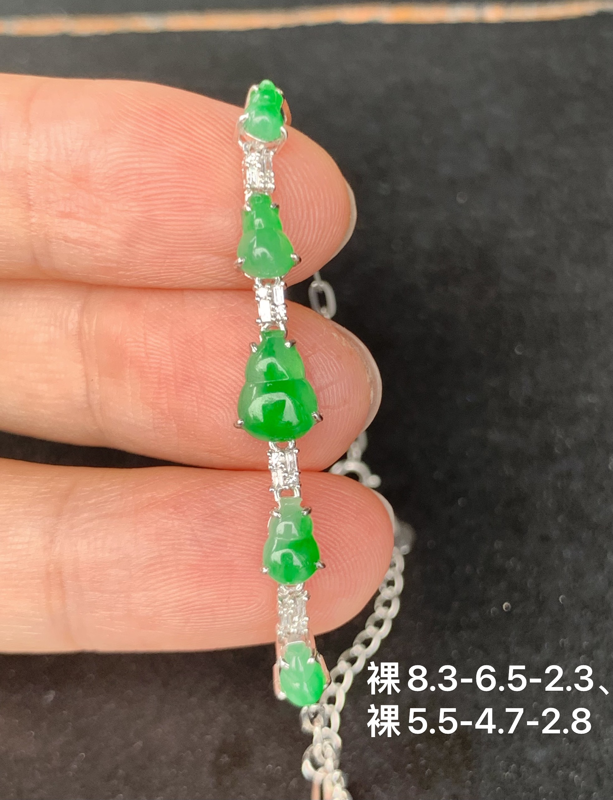 冰绿葫芦天然翡翠手链 镶嵌精致