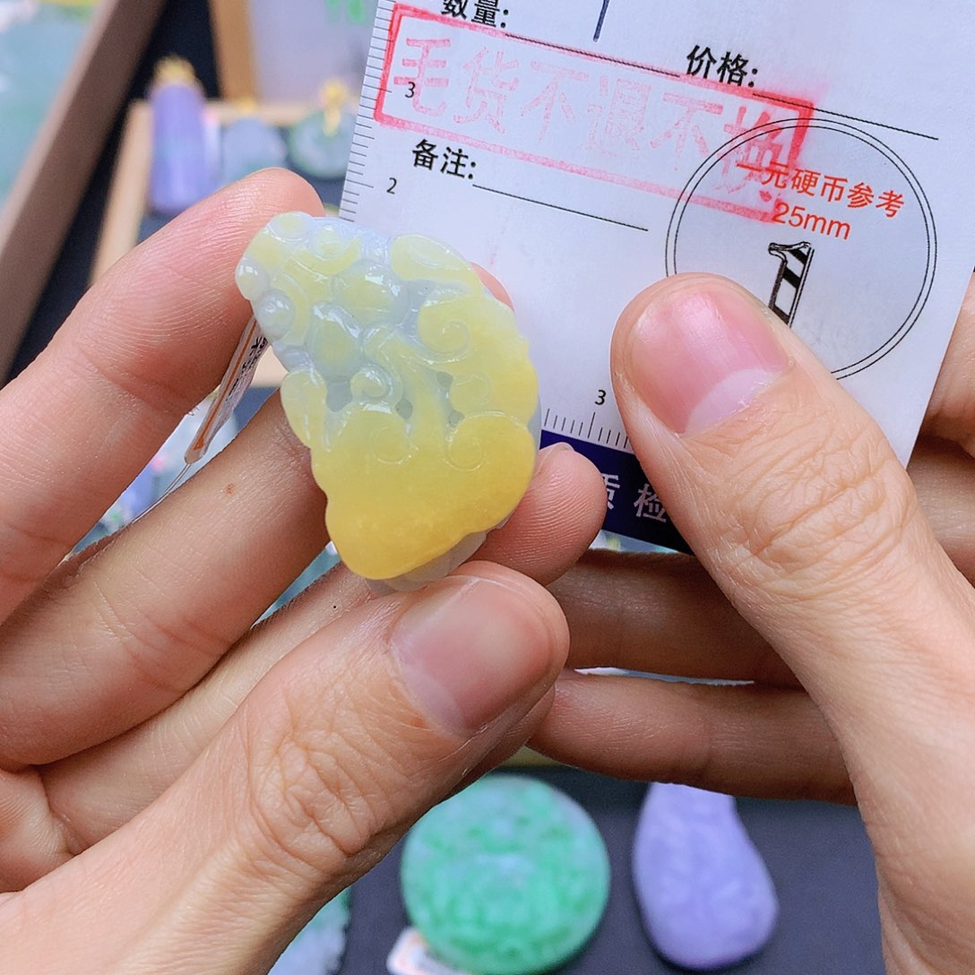 翡翠未镶嵌颈饰翡翠