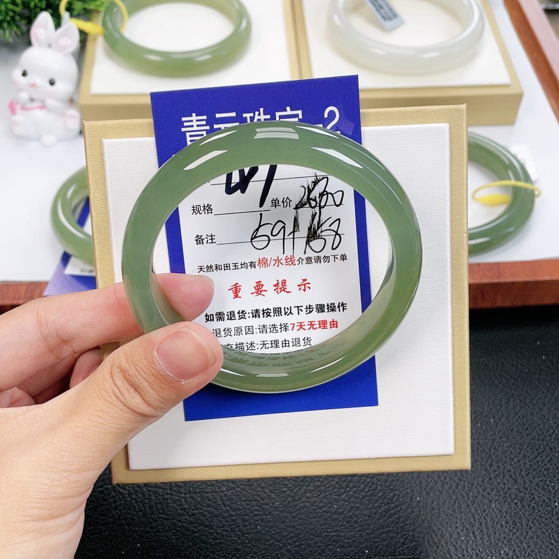 和田玉手镯未镶嵌