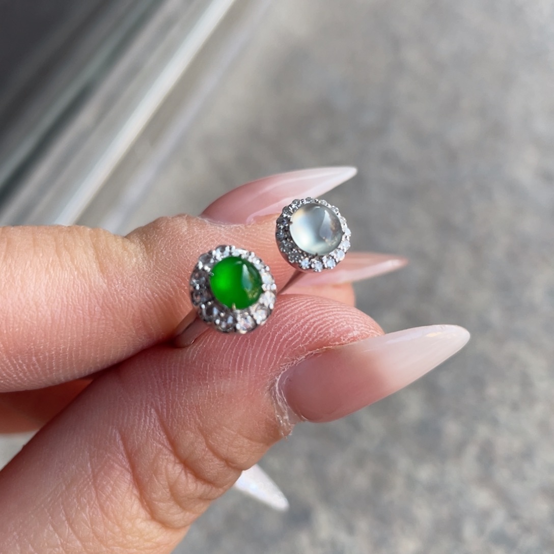 18K金镶嵌定制翡翠戒指