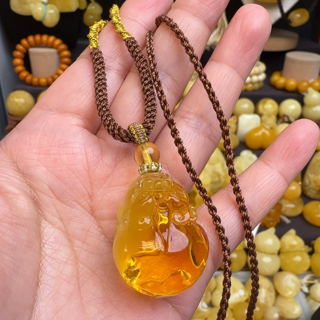 琥珀未镶嵌套链俄料金珀貔貅吊坠