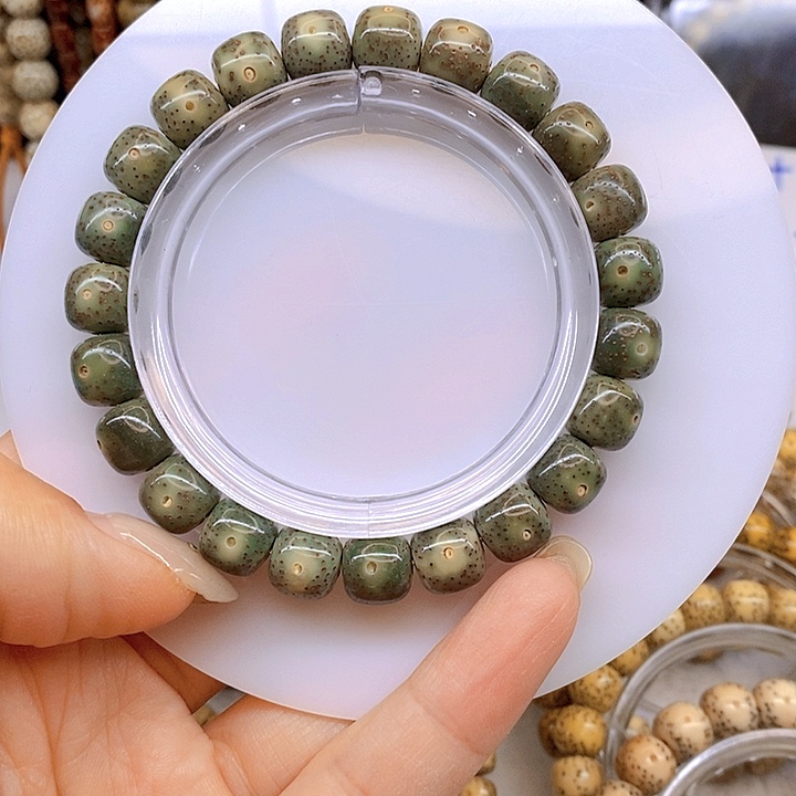 手串星月菩提10绿幽灵