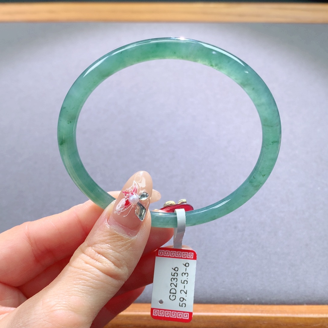 翡翠手镯未镶嵌天然翡翠手镯叮当镯