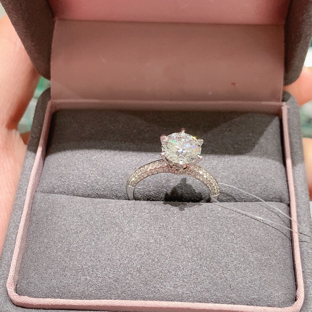 实验室培育钻石18K金镶嵌