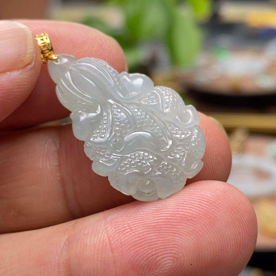 翡翠18K金镶嵌颈饰百财挂件