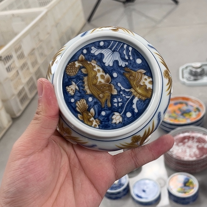 瓷片景德镇釉里金鱼藻纹板凳盖置