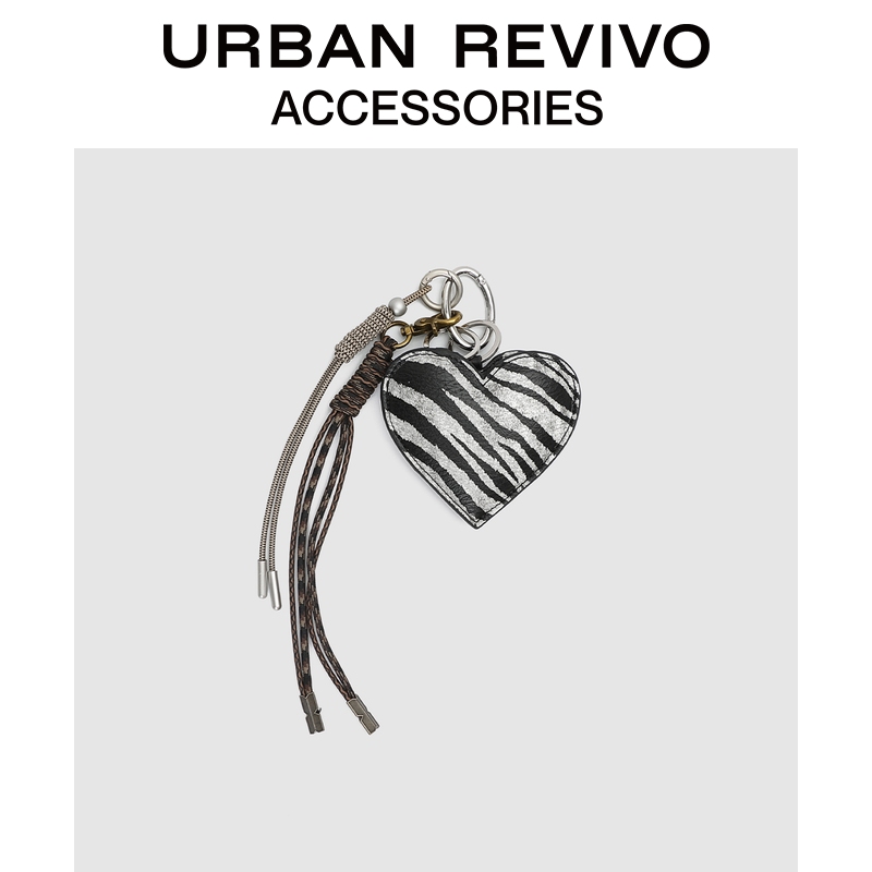 URBAN REVIVO2025秋季新款女士潮酷个性爱心挂饰UAYA50393