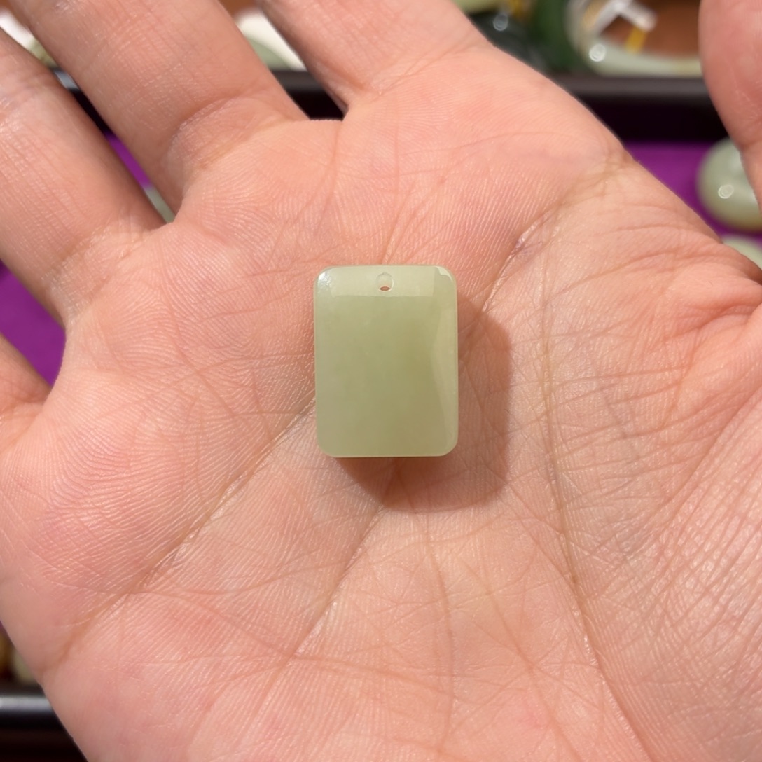 和田玉（糖玉）未镶嵌颈饰