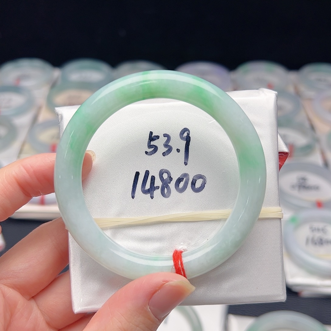 翡翠未镶嵌手镯（圆镯）