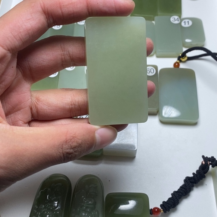 和田玉颈饰未镶嵌