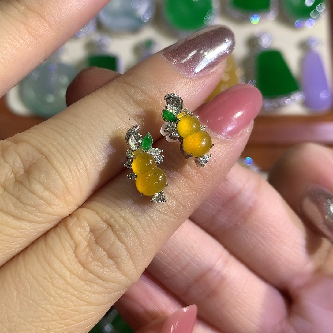颈饰18K金镶嵌翡翠