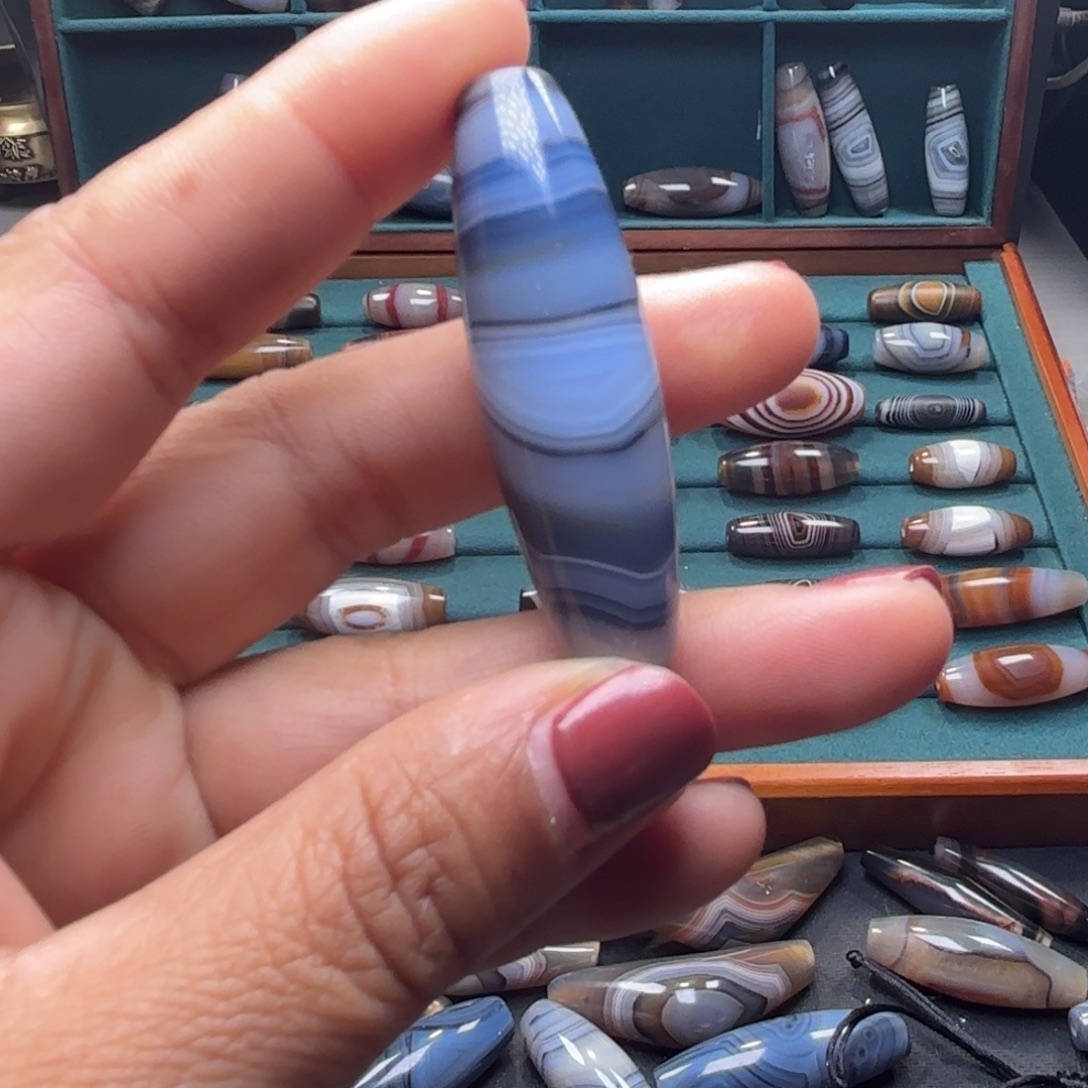 在***前玛瑙/玉髓未镶嵌颈饰