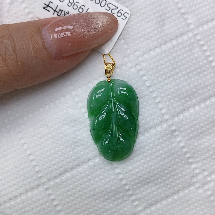 颈饰18K金镶嵌翡翠