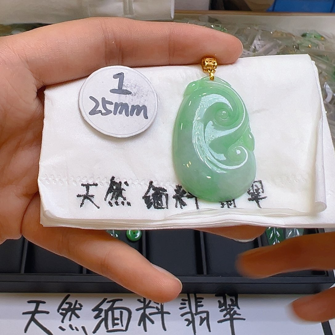 翡翠颈饰18K金镶嵌翡翠