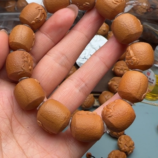 吊坠桃核橄榄雕工艺品
