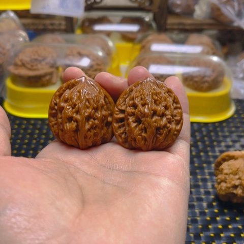 文玩核桃吊坠虎头