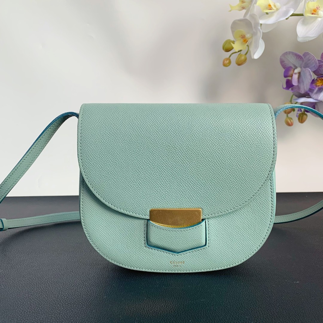 99新 Celine/思琳 【99新】celine 薄荷绿盾牌包