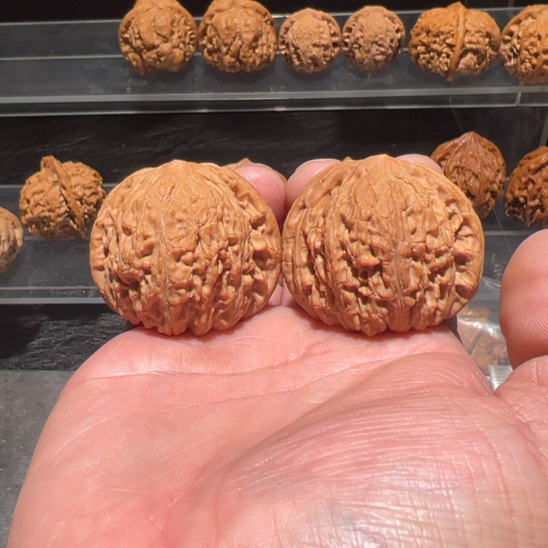 文玩核桃吊坠平谷绣球