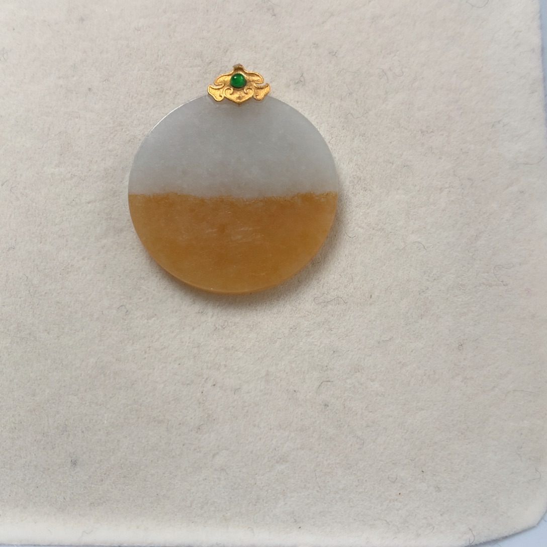 翡翠18K金镶嵌戒指无