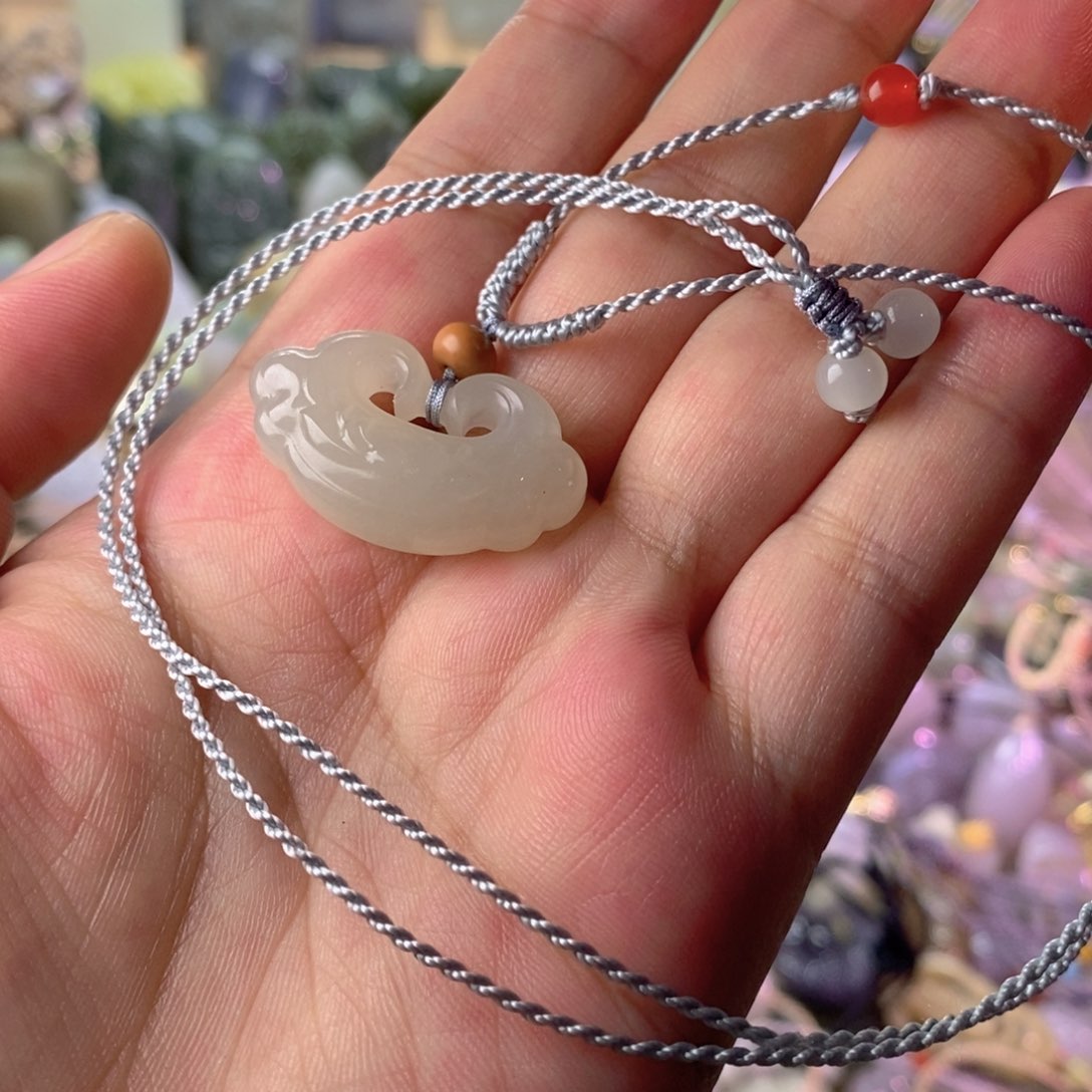 和田玉未镶嵌颈饰菠**雅