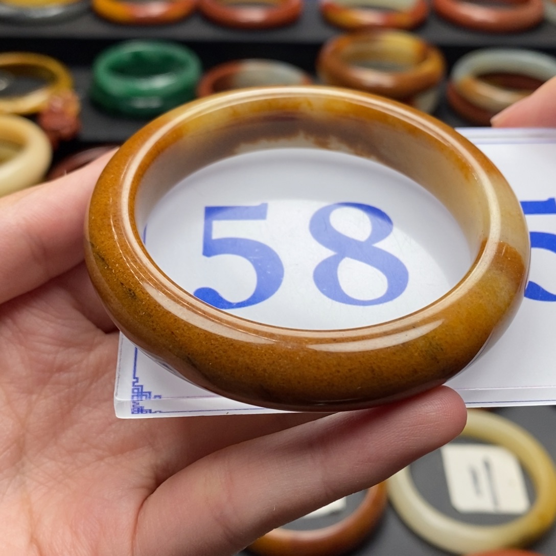 石英质玉（黄龙玉）手镯未镶嵌