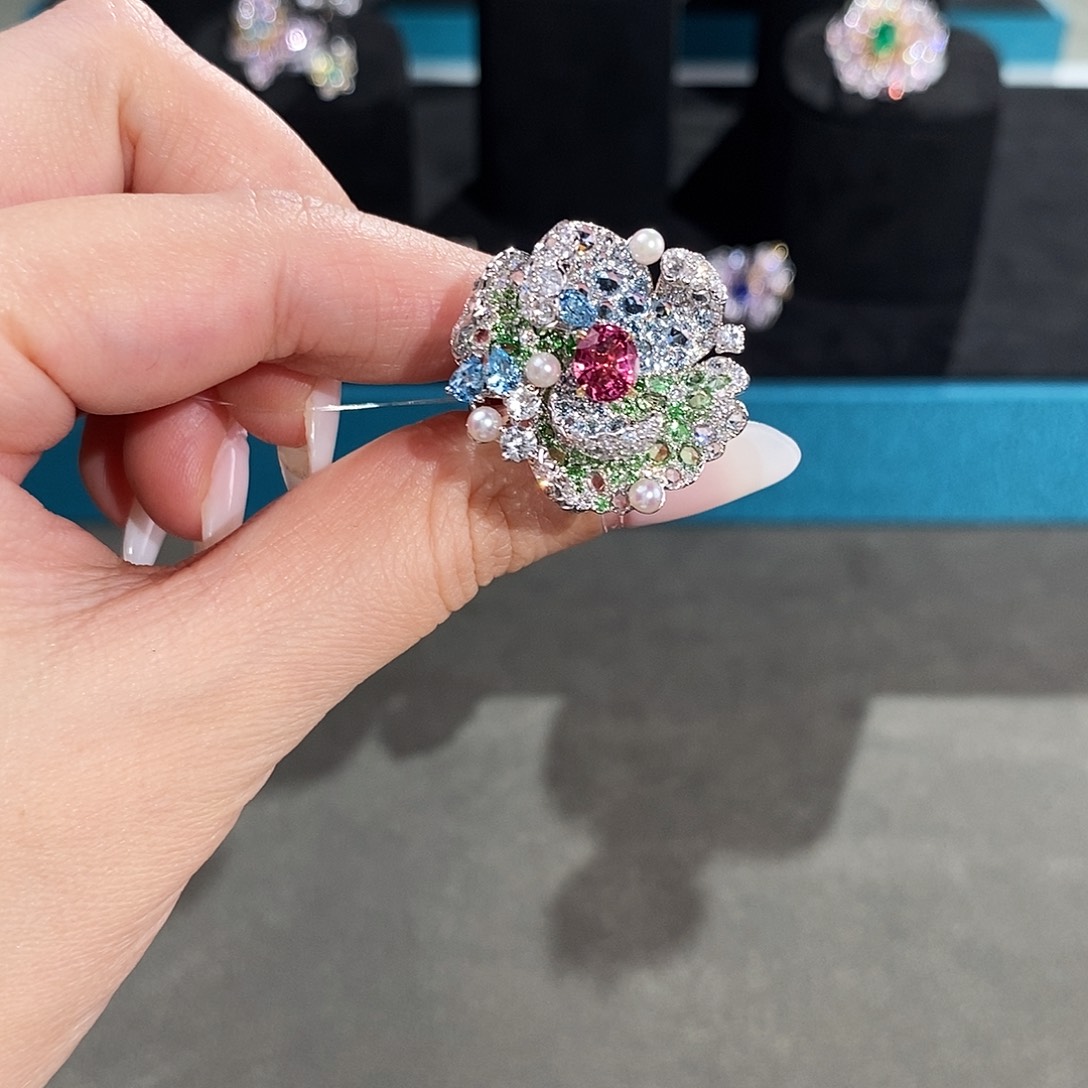 尖晶石戒指18K金镶嵌1.07ct