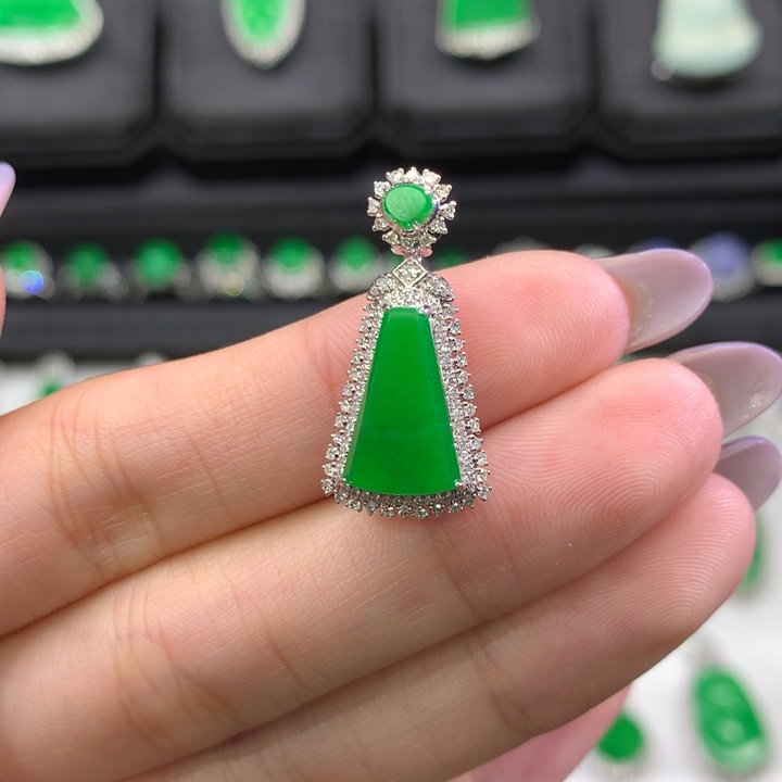 翡翠吊坠(不含链)18K金镶嵌