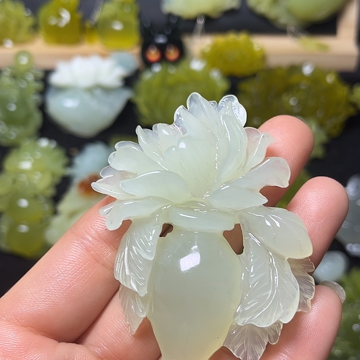 蛇纹石玉未镶嵌颈饰