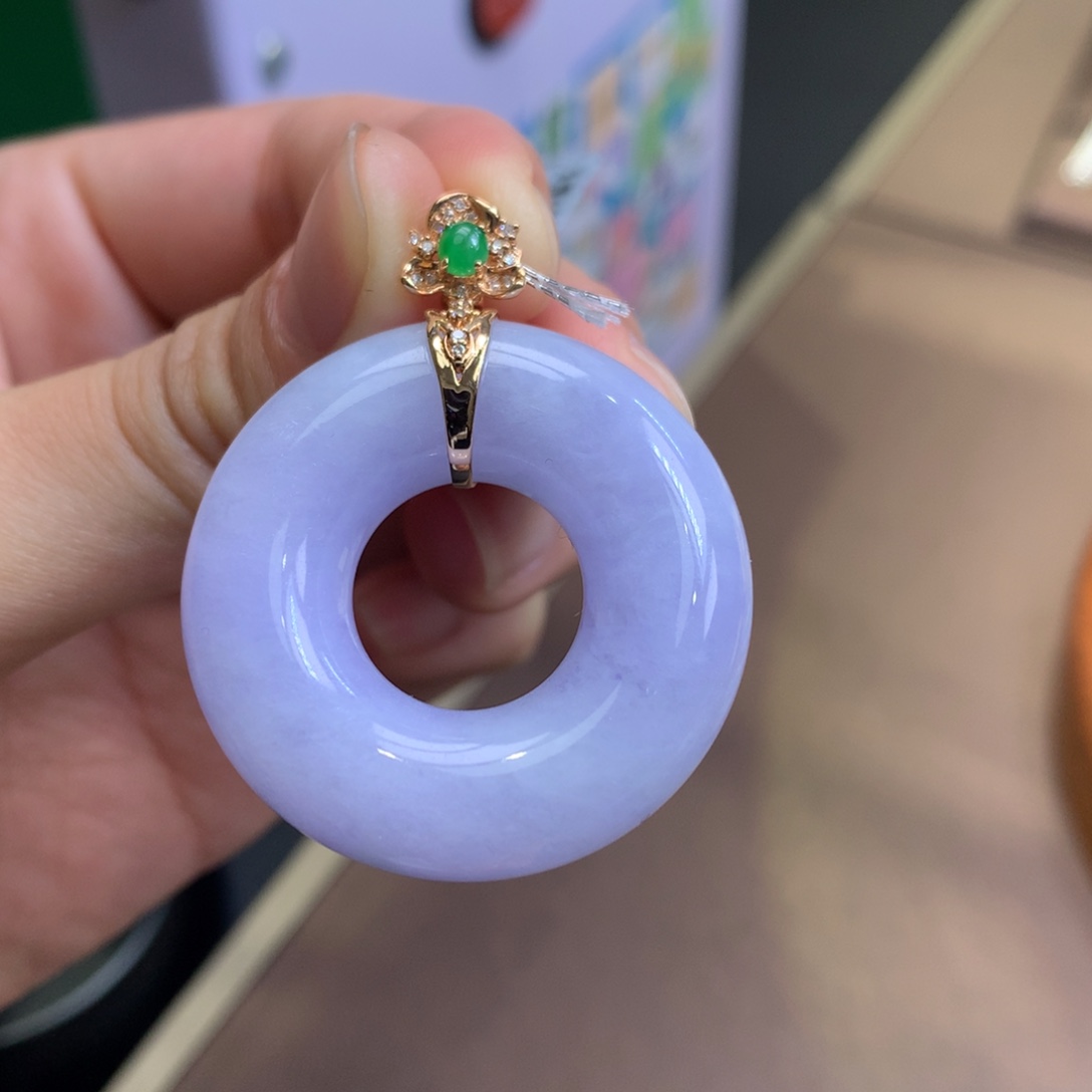 翡翠18K金镶嵌颈饰翡翠