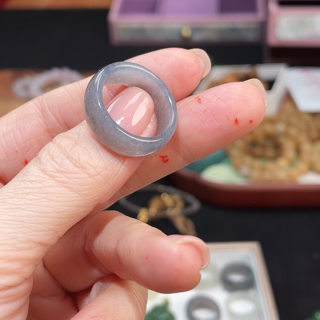 奇***嗷和田玉未镶嵌珠宝半成品青花戒圈