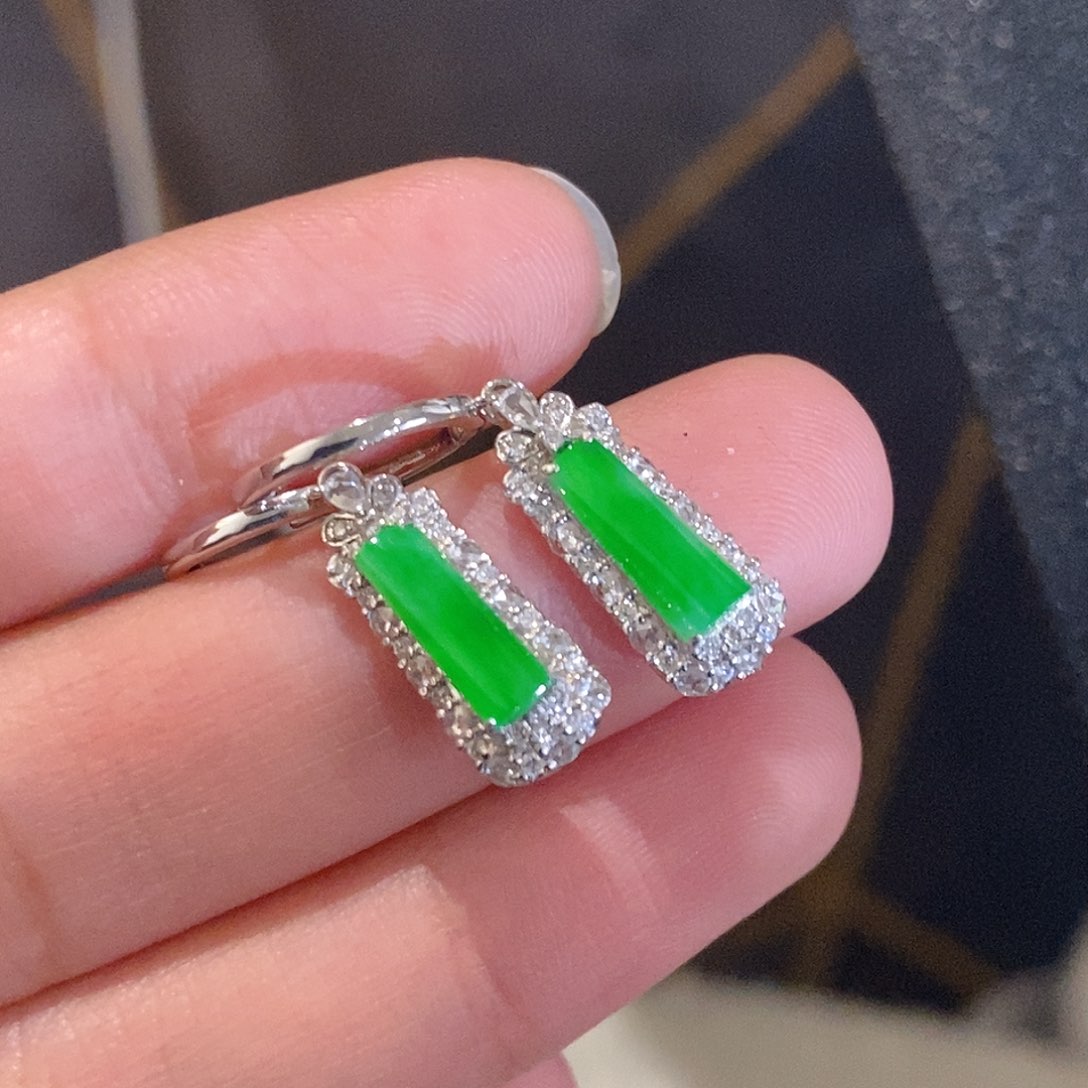 翡翠耳饰18K金镶嵌天然缅甸A货翡翠