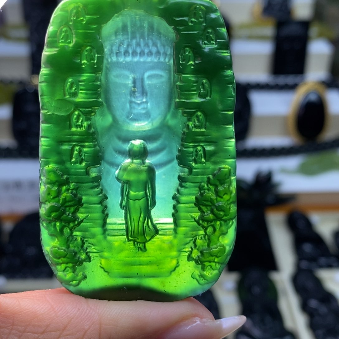 蛇纹石玉吊坠未镶嵌