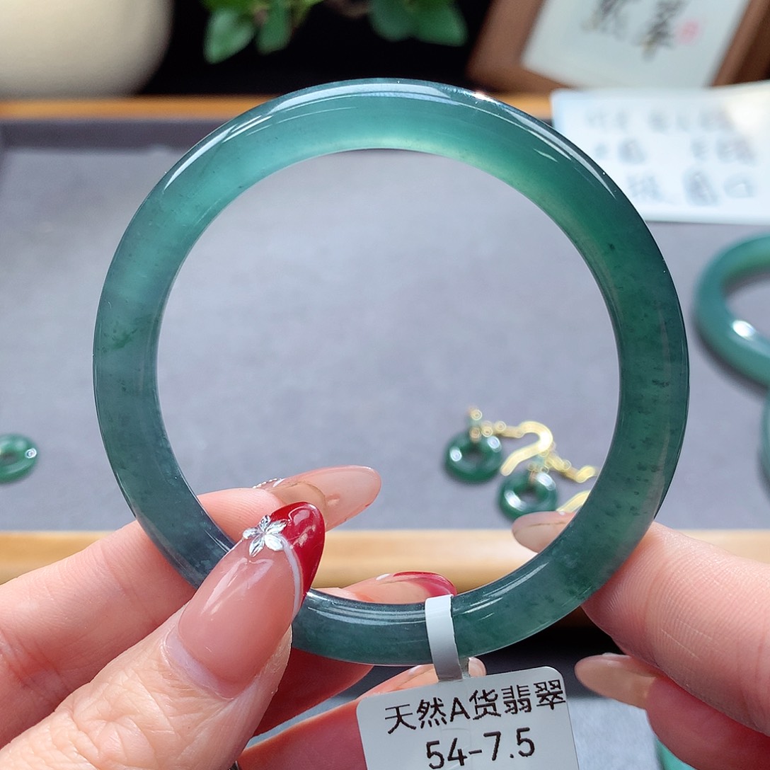 翡翠手镯（圆镯）未镶嵌